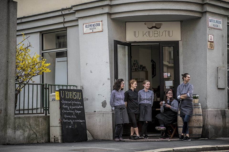 U kubistu, bistro