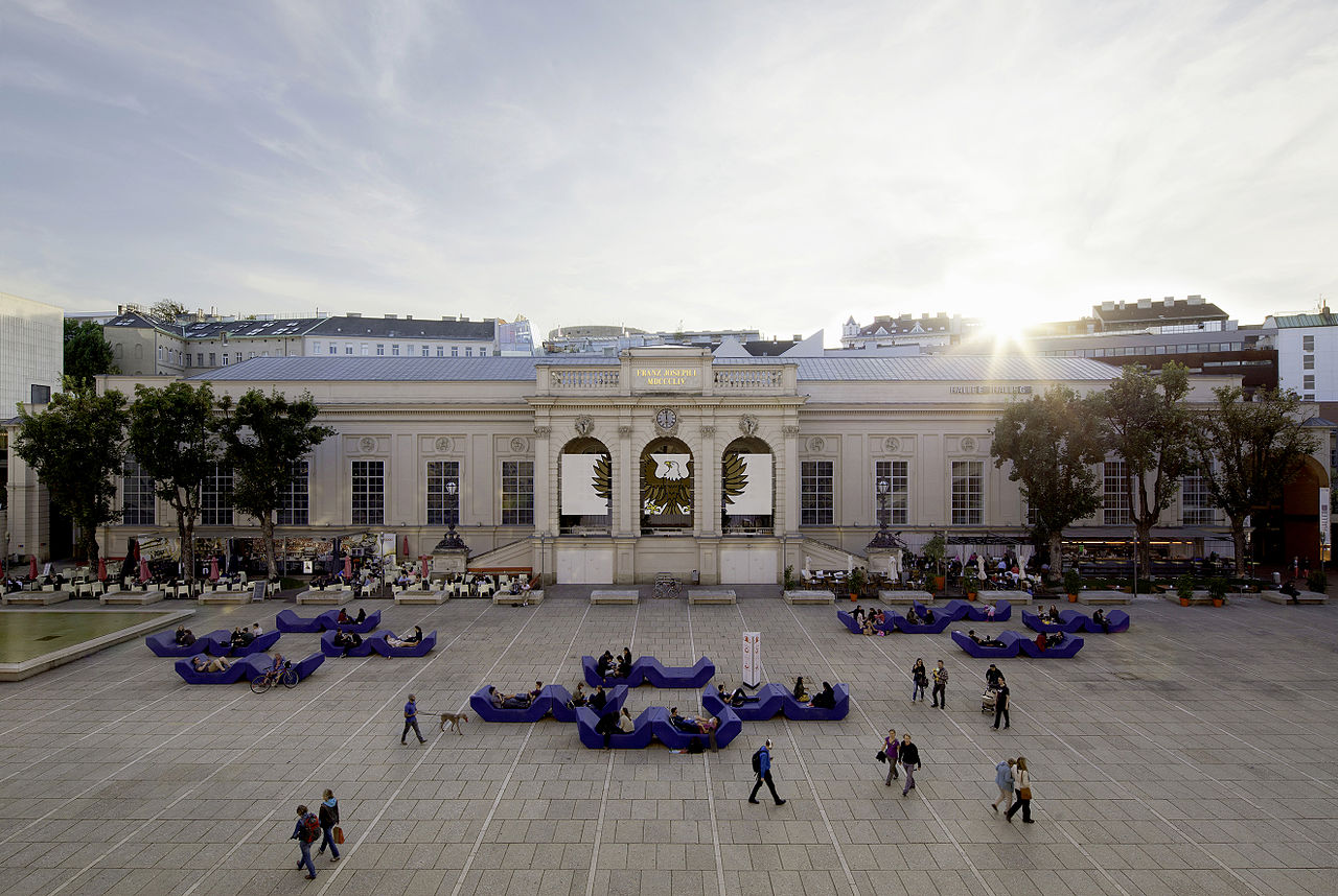 Pre tých, čo majú radi umenie a históriu, vytvára skvelý priestor Museumsquartier vo Viedni.