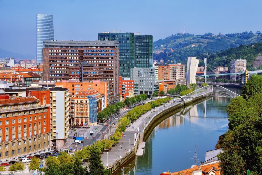 Metropoly a voda XXI: Svetoznáme Guggenheimovo múzeum odštartovalo revitalizáciu nábrežia v Bilbau