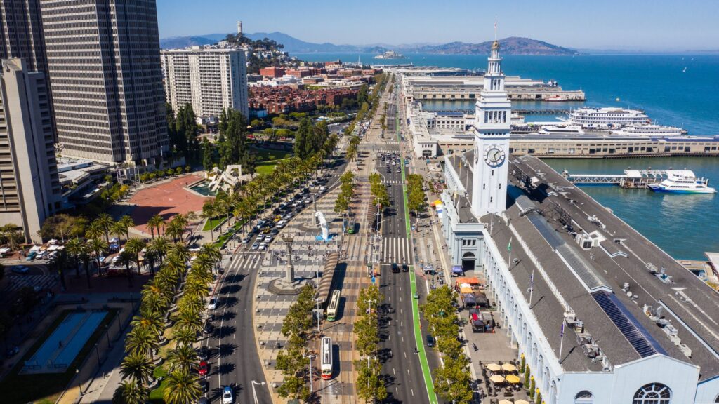 Metropoly a voda XXIV: V San Franciscu rastie promenáda budúcnosti, jej srdcom je historická budova