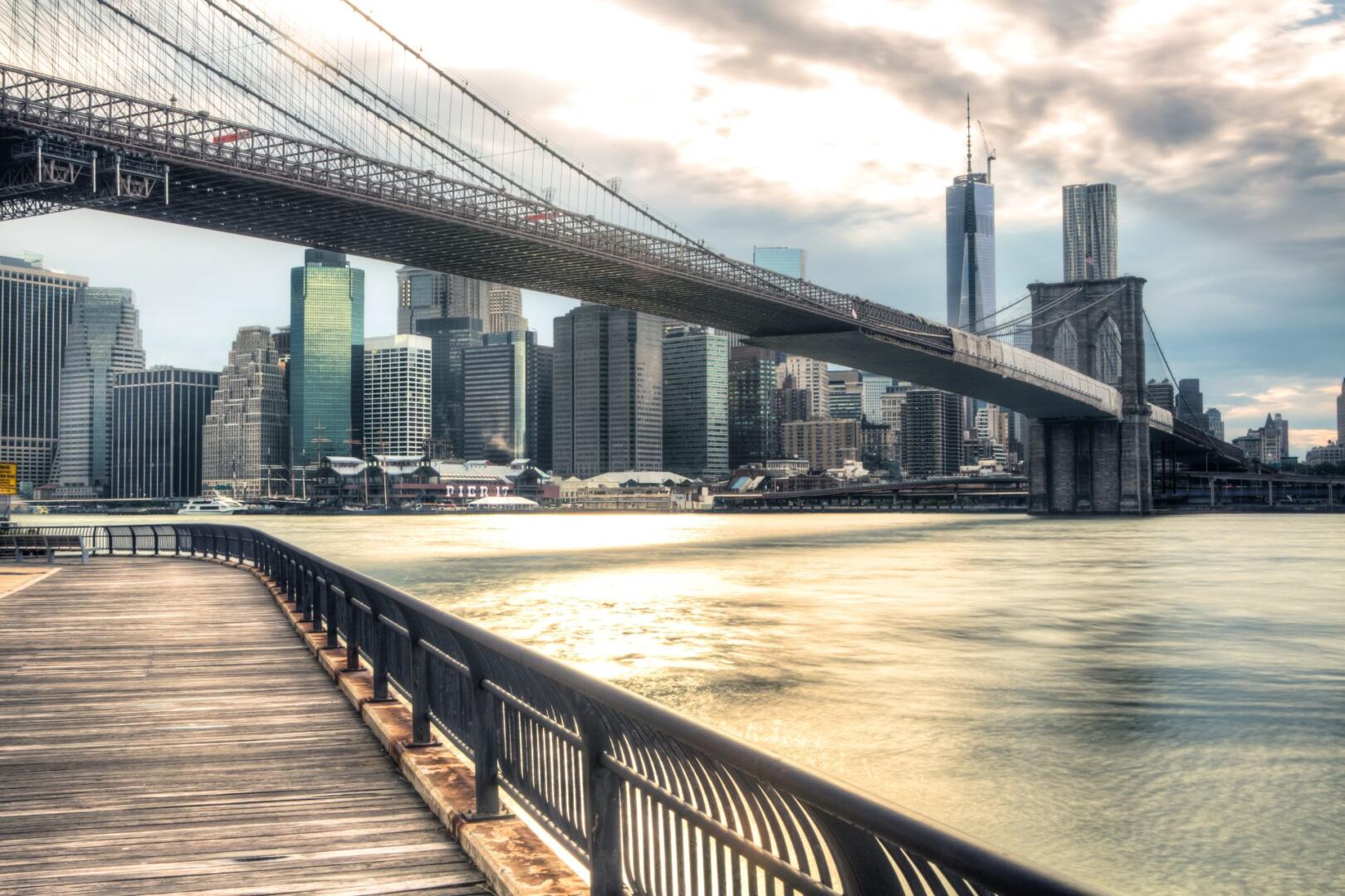 Metropoly a voda XXVII: Od industriálnej minulosti k mestskej oáze na nábrežiach New Yorku